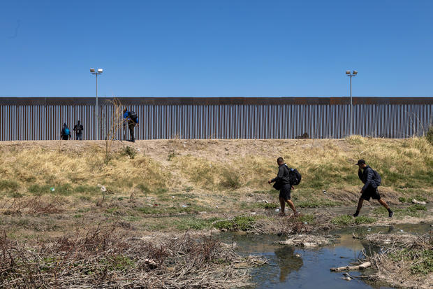 U.S. border officials record 25% jump in migrant crossings in March amid concerns of larger influx