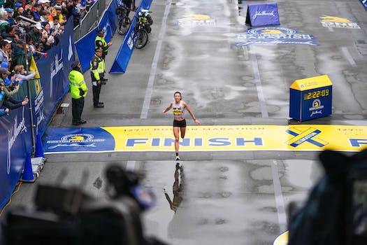 Elk River's Emma Bates finishes fifth in Boston Marathon, is fastest woman from United States