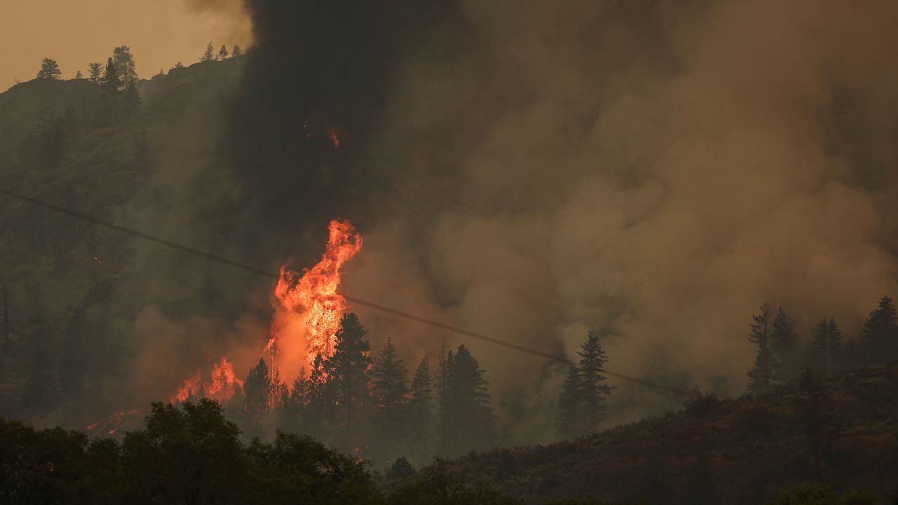 Explosive wildfire crossed US-Canada border, forcing evacuations