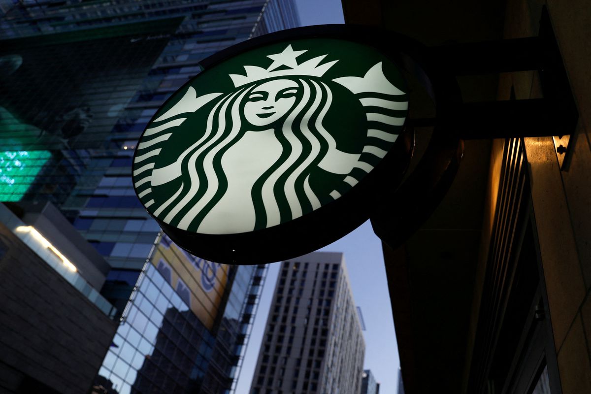 Starbucks must rehire fired union supporters, US appeals court rules