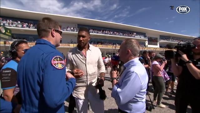 ‘I’m not going to argue with him’: Brundle’s awkward F1 wait for boxing superstar