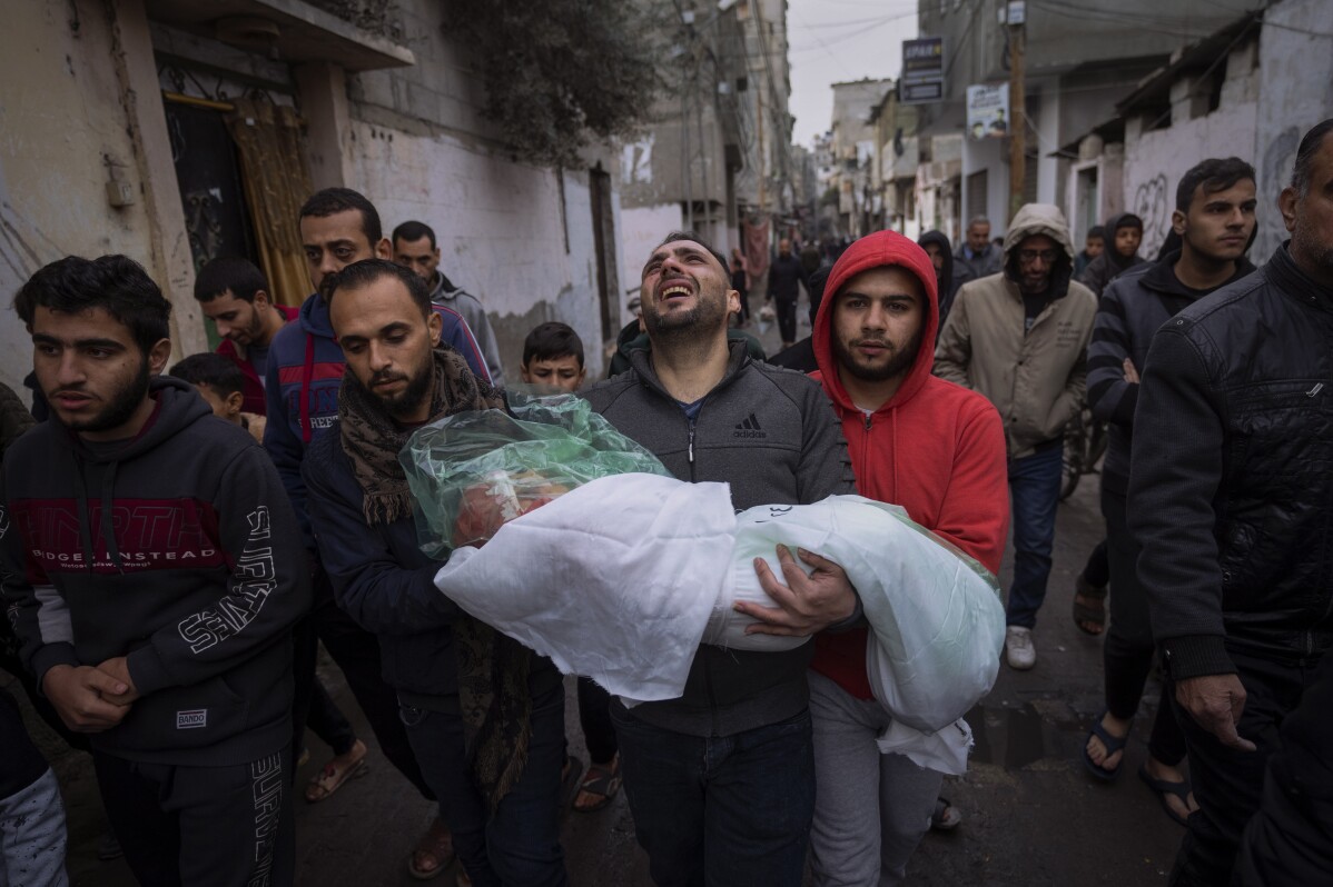 Israeli strike kills 16 in southern Gaza; no word on whether medicines reached hostages